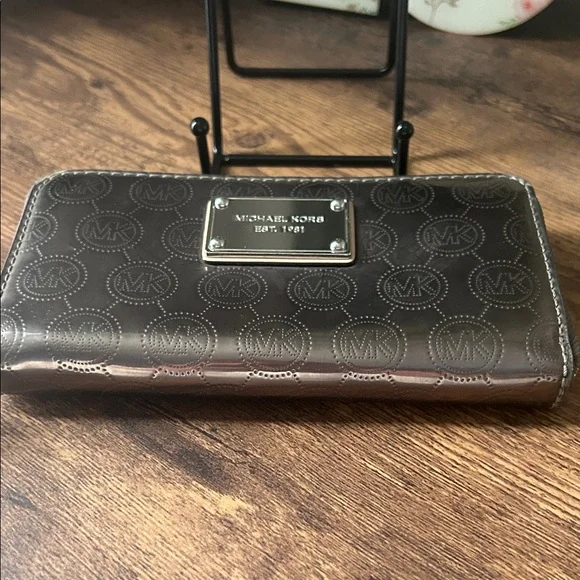 Michael Kors Bronze Logo Wristlet EUC - Picture 3 of 6